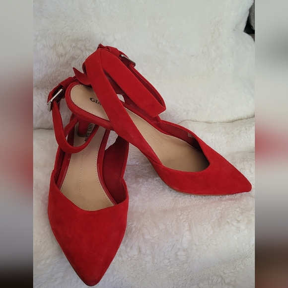 Gianni Bini Red Suede Pointed Heels - Picture 1 of 4